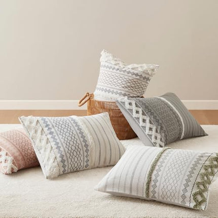 Ink+Ivy Comforter for King Size Bed, Chenille Tufted, Breathable Cotton Comforter Set, All Season Modern Boho Comforter with Farmhouse Bedding Flare, 2 Matching Shams, King Sage Green/Ivory 3 Piece
