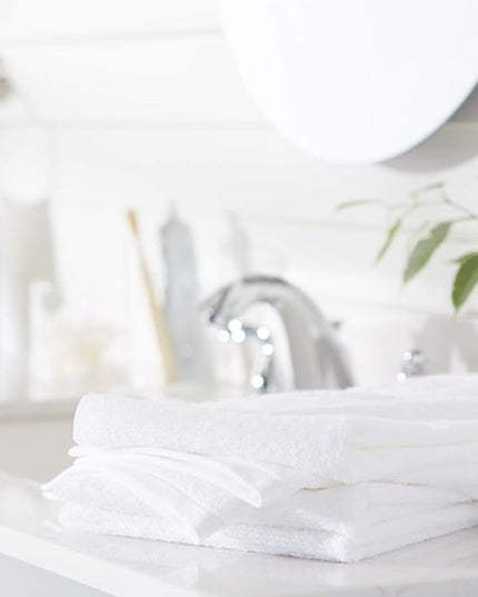 Amazon Basics 6 Piece hand towels for bathroom, Fade Resistant 100% Cotton Hand Towels, soft absorbent bathroom hand towels 6 - Pack (26''x16''), White