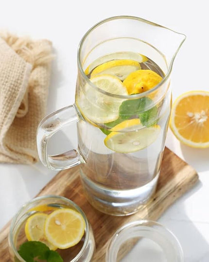 hjn Glass Pitcher with Lid Glass Water Carafe with Handle, Fridge Water Jug Cold or Hot Beverages, Iced Tea, Milk, Juice 1500ml/51oz & glass lid