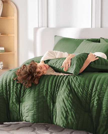 MUXHOMO 7 Pieces Queen Comforter Set, Seersucker Bed in a Bag Queen Size, All Season Luxury Bedding Set with Comforter, Flat Sheet, Fitted Sheet, Pillowcases & Shams, Dark Green