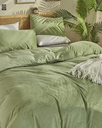 Houseri Sage Green Velvet Comforter Set Queen Fluffy Light Green Micromink Sherpa Bedding Sets Queen Warm 3 Pieces Lightweight Durable Solid Green Flannel Fuzzy Extra Comfy Soft Plush Bed Quilts Queen