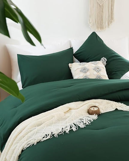 ROSGONIA Oversized Queen Comforter Emerald Green, 3pcs (1 Green Comforter & 2 Pillowcases) Lightweight Oversized Queen Comforter Sets Bedding Blanket Quilts