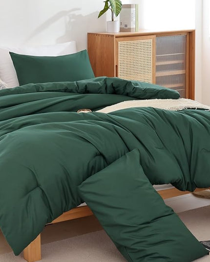 ROSGONIA Queen Comforter Set Emerald Green, 3pcs (1 Boho Dark Forest Green Comforter & 2 Pillowcases), All Season Blanket Lightweight Bedspreads Quilt