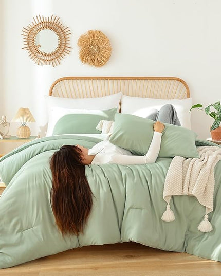 ROSGONIA Sage Green Twin/Twin XL Comforter Set for College Girls Boys, 1 Sage Comforter & 1 Pillowcase, Lightweight Kids Comforter Sets Dorm Bedding