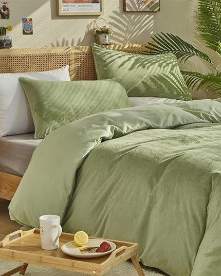 Houseri Sage Green Velvet Comforter Set Queen Fluffy Light Green Micromink Sherpa Bedding Sets Queen Warm 3 Pieces Lightweight Durable Solid Green Flannel Fuzzy Extra Comfy Soft Plush Bed Quilts Queen