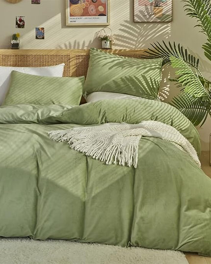 Houseri California King Sage Green Comforter Set Velvet Warm Fluffy Light Green Micromink Sherpa Bedding Sets Grass Green Extra Soft Comfy Comforters Flannel Fuzzy Bed Quilts Blankets Cal King Size