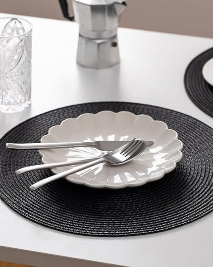 Round Placemats Set of 8 Plastic Woven Placemats Washable Wipeable Table Mats for Dining Table Heat Resistant Non-Slip Circle Place Mats (Black)