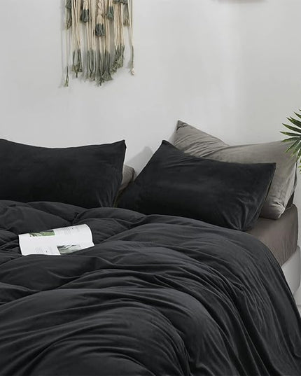 CLOTHKNOW Black Velvet King Size Comforter Set 3Pcs Fluffy Bedding Comforter Sets Soft Comforter Cozy Black Comforter with 2 x Pillow Cases