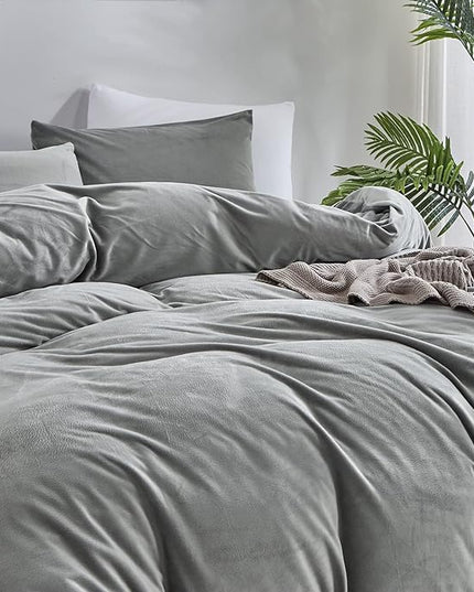 CLOTHKNOW Grey Velvet King Size Comforter Set 3Pcs Fluffy Bedding Comforter Sets Soft Gray Comforter Flannel Comforter with 2 x Pillow Cases