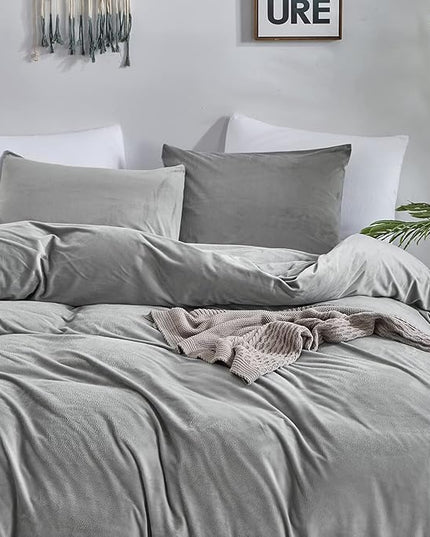 CLOTHKNOW Grey Velvet King Size Comforter Set 3Pcs Fluffy Bedding Comforter Sets Soft Gray Comforter Flannel Comforter with 2 x Pillow Cases