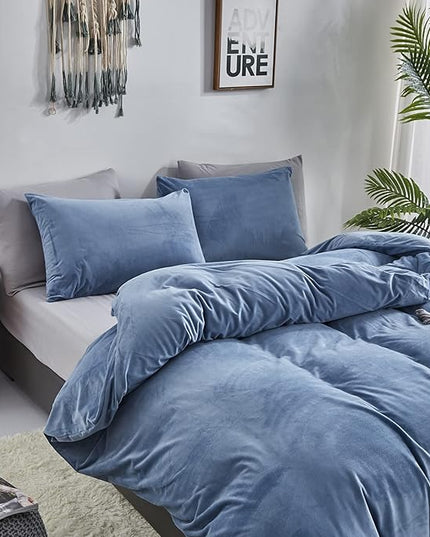 CLOTHKNOW Blue Velvet Full Size Comforter Sets Fluffy Bedding Comforter Sets Soft Lake Blue Comforter with 2 x Pillow Cases
