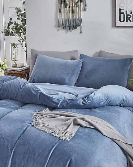 CLOTHKNOW Blue Velvet Full Size Comforter Sets Fluffy Bedding Comforter Sets Soft Lake Blue Comforter with 2 x Pillow Cases