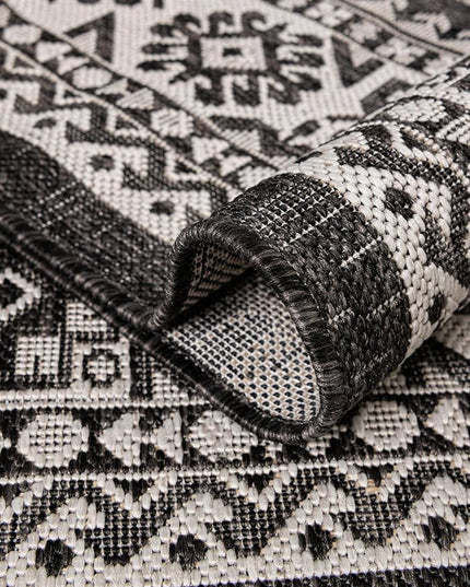 Rugs.com Outdoor Aztec Collection Rug – 5x7 Charcoal Gray Flatweave-Pile Rug Perfect for Living Rooms, Large Dining Rooms, Open Floorplans