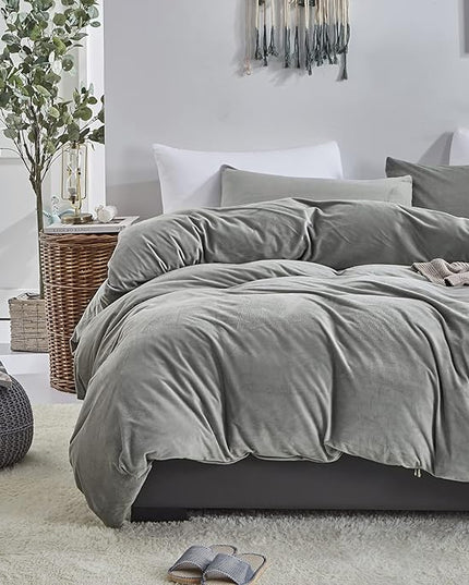 CLOTHKNOW Grey Fluffy Queen Comforter Set Velvet Bedding Comforter Sets Soft Gray Queen Comforter Flannel Comforter with 2 x Pillow Cases