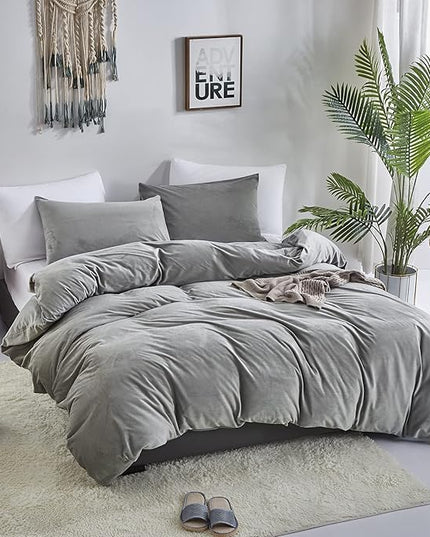CLOTHKNOW Grey Fluffy Queen Comforter Set Velvet Bedding Comforter Sets Soft Gray Queen Comforter Flannel Comforter with 2 x Pillow Cases