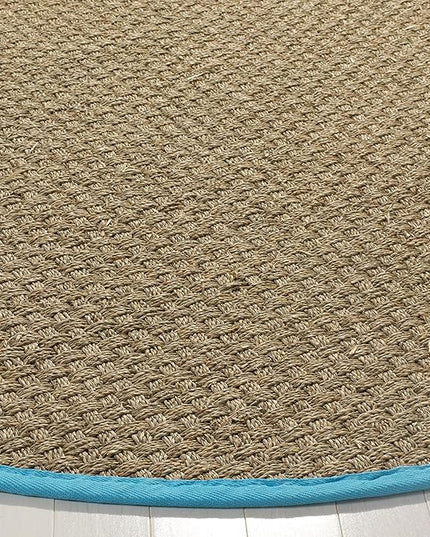 SAFAVIEH Area Rug 6' Round - Natural Fiber Collection - Natural & Turquoise, Seagrass, Basketweave Pattern with Border (NF114S)